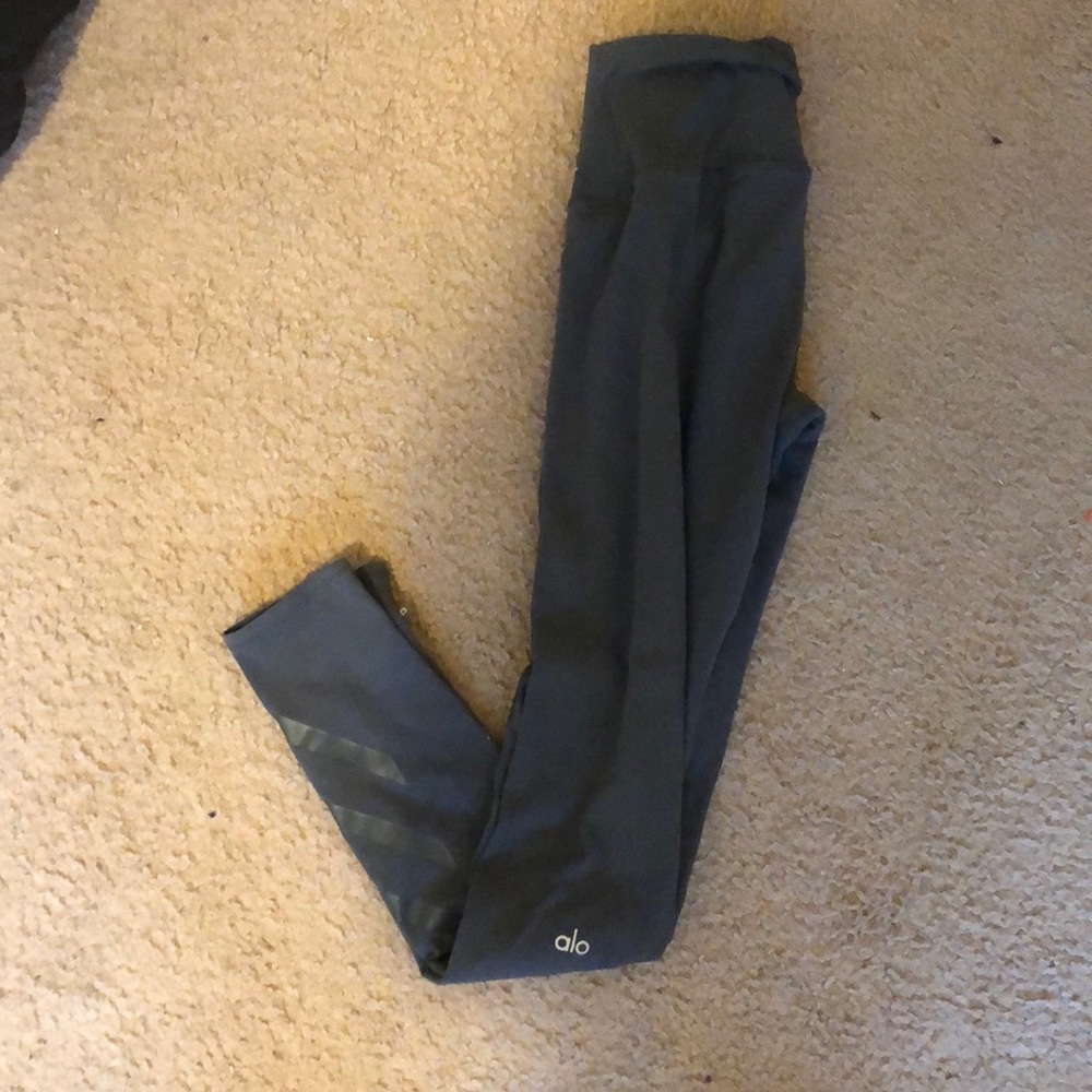 Alo leggings in dark grey